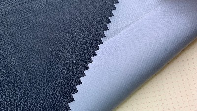 戶外沖鋒衣定做的滌綸面料和錦綸面料哪個(gè)好？